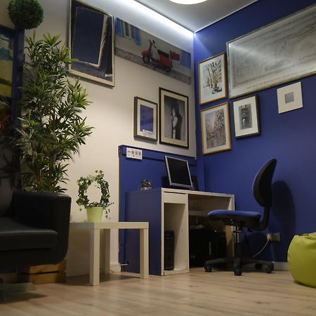 Gracia City Hostel Barcelona Exteriör bild The library