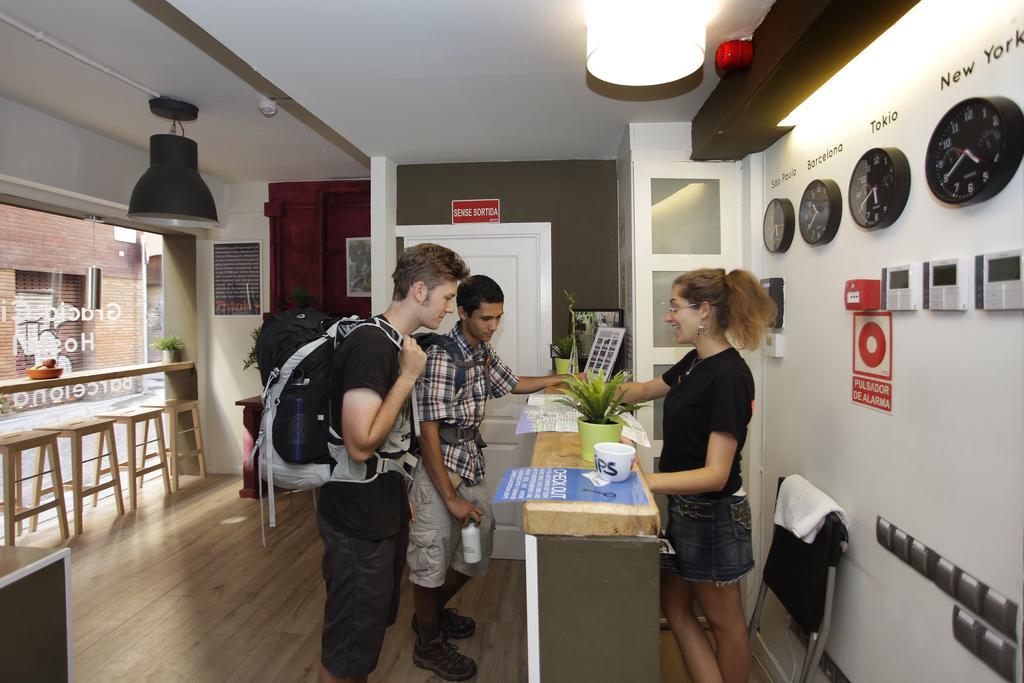Gracia City Hostel Barcelona Exteriör bild Reception at the hostel