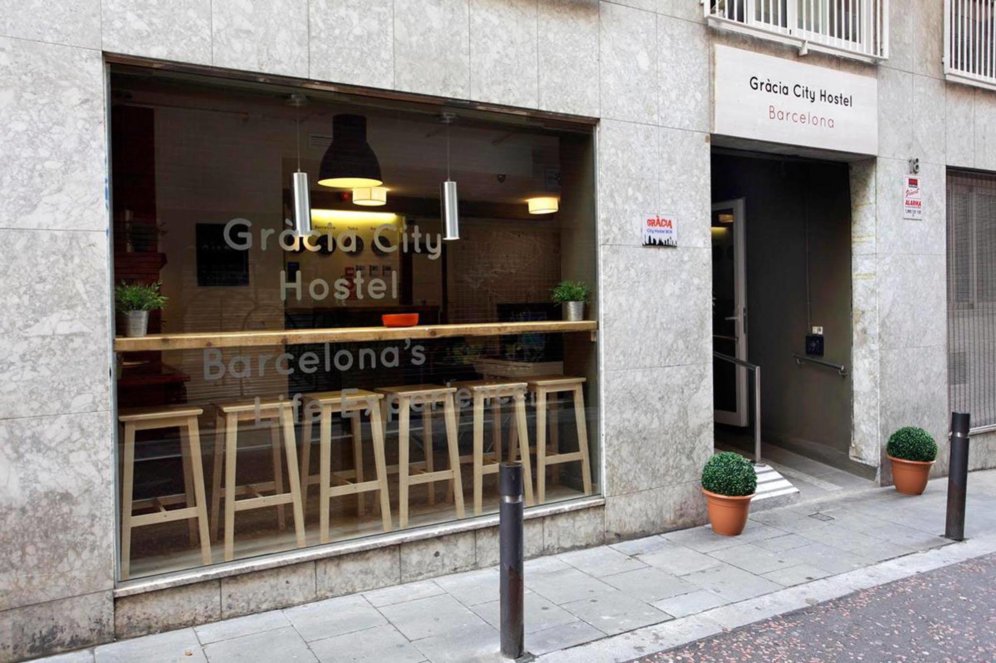 Gracia City Hostel Barcelona Exteriör bild Hostel in Barcelona