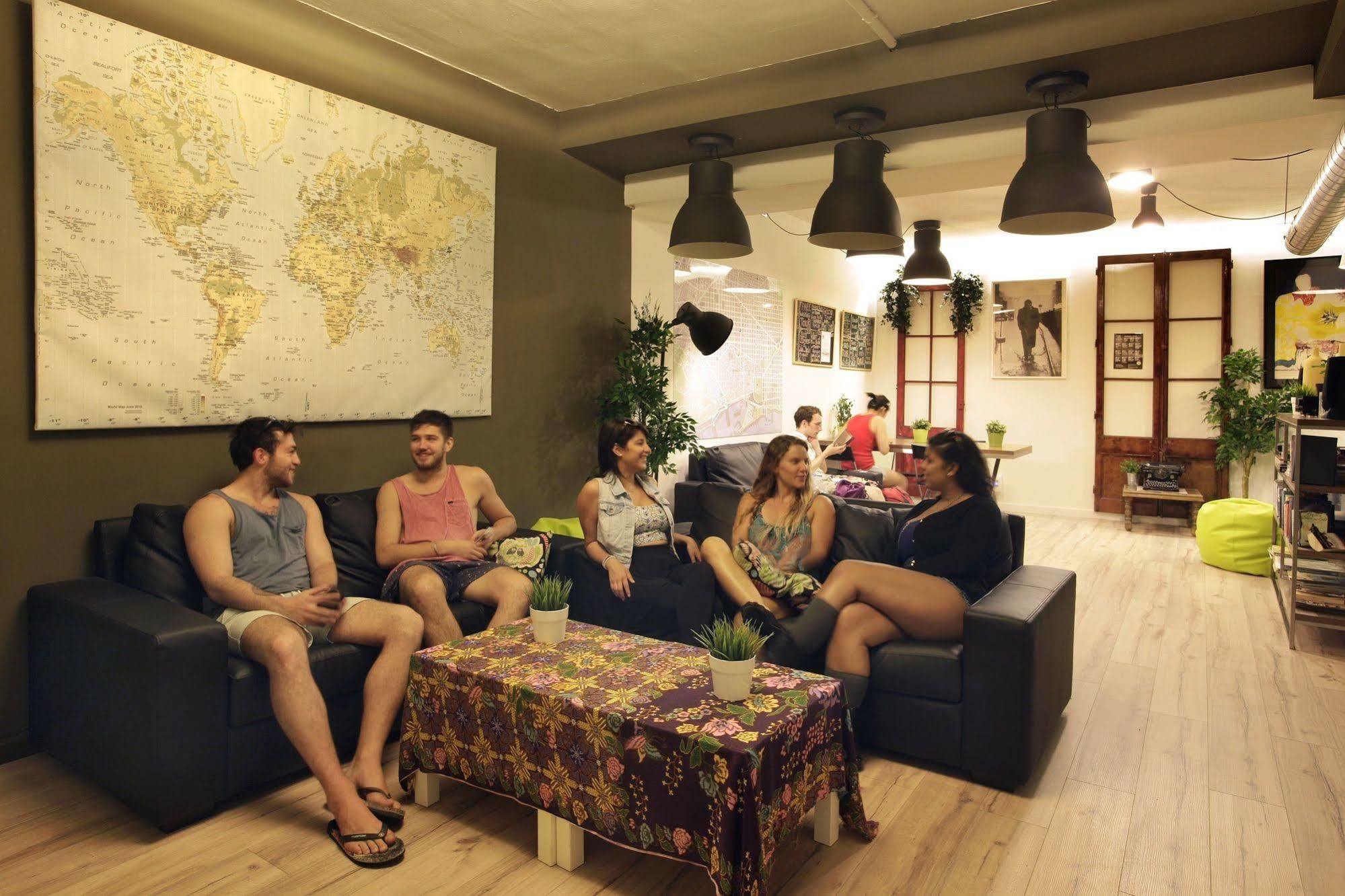 Gracia City Hostel Barcelona Exteriör bild Hostel in Athens, Greece