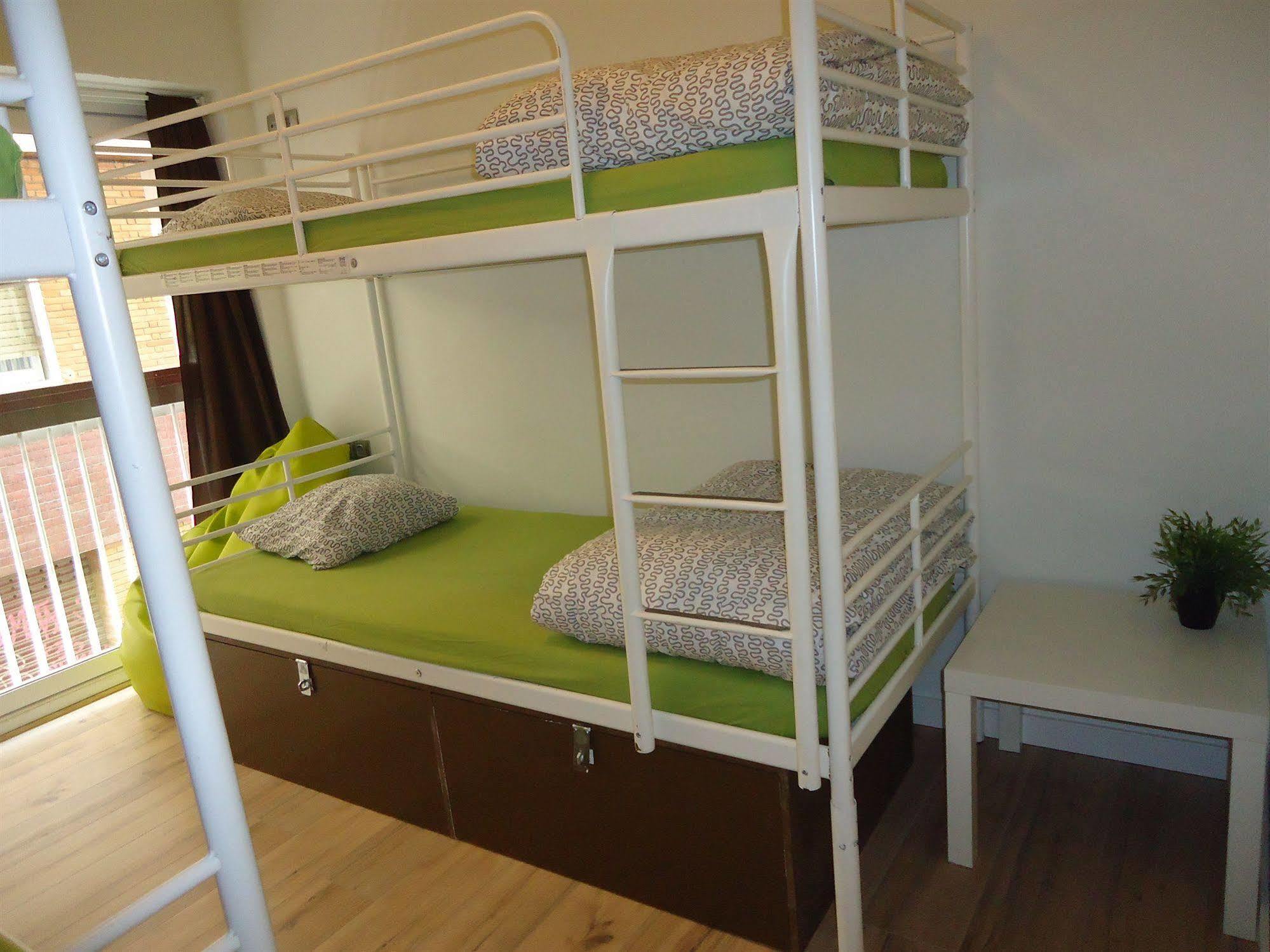 Gracia City Hostel Barcelona Exteriör bild A bunk bed