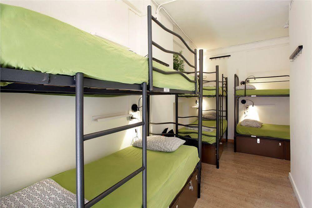 Gracia City Hostel Barcelona Exteriör bild Hostel in Barcelona